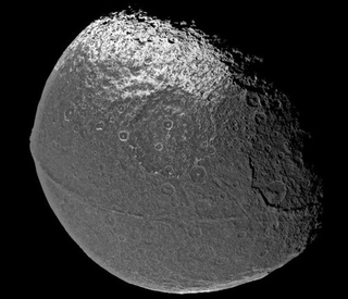 Illustration for article titled Saturn's Mysterious Splattered Moon